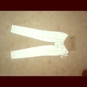 NWT MATERNITY Jessica Simpson white JEANS. small.
